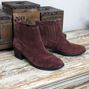 Franco Fortini "Darcie" Suede Ankle Boot Burgundy Sz. 7.5 Women's